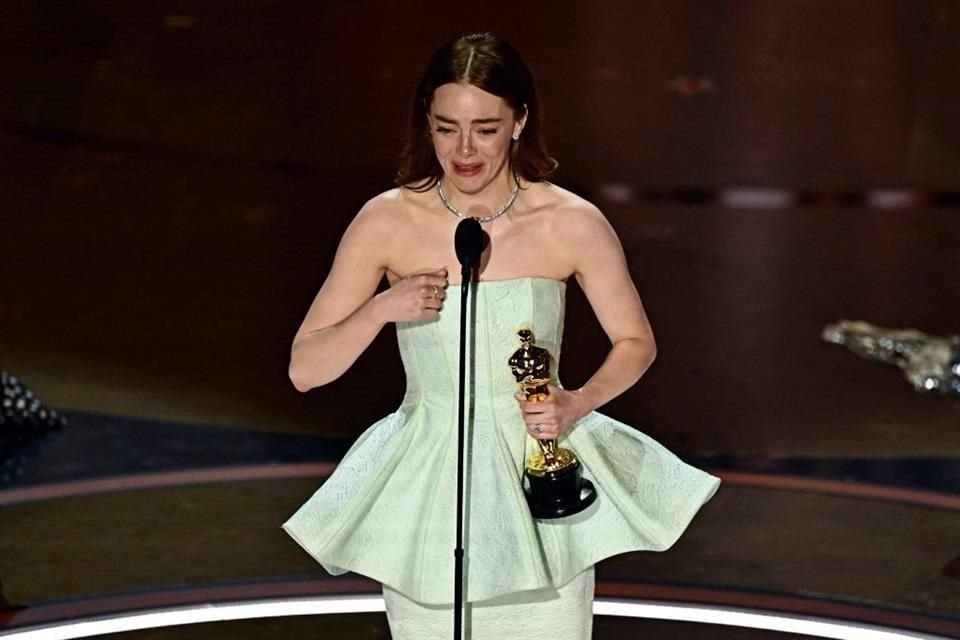 Emma Stone obtuvo el galardón a Mejor Actriz en el Óscar por su actuación en 'Pobres Criaturas'.