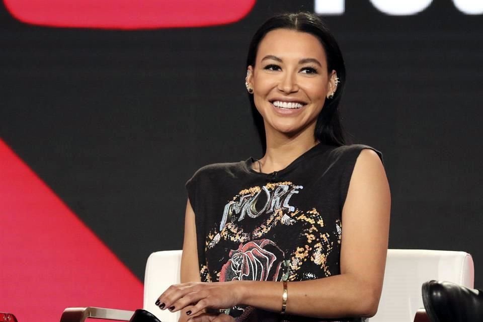 Los actores de 'Glee', recordaron a su ex compañera Naya Rivera, quien murió el año pasado en un accidente.