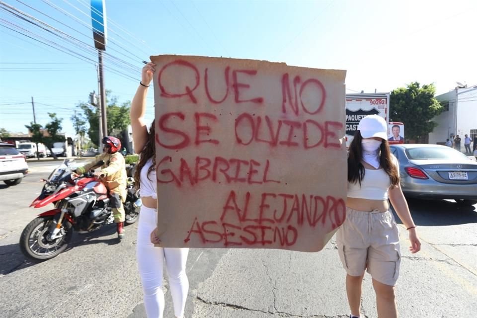 Los jóvenes exigen que no quede impune el doble feminicidio.