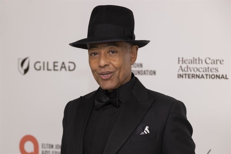 Giancarlo Esposito llega a la 32a fiesta anual de Elton John.