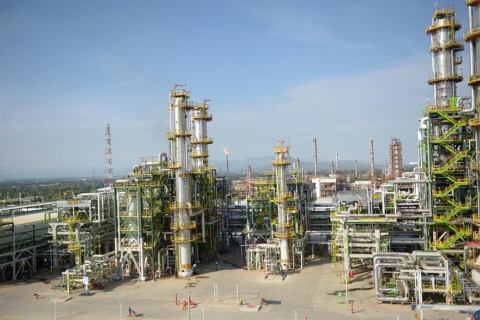 México produce más combustóleo cuando hay bajos precios por su alto impacto ambiental, dijo el experto.