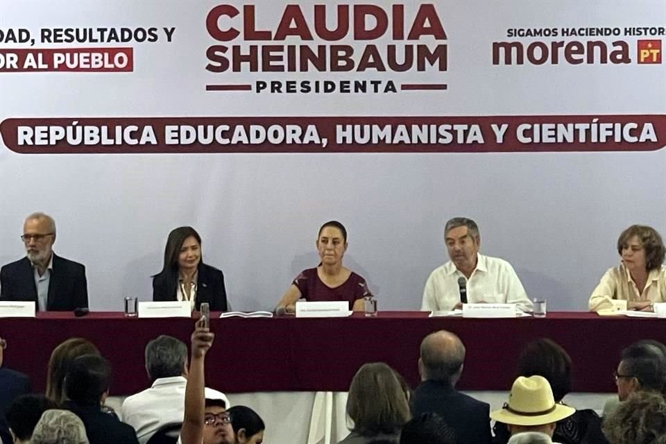 La candidata Claudia Sheinbaum en conferencia de prensa en Cuernavaca.