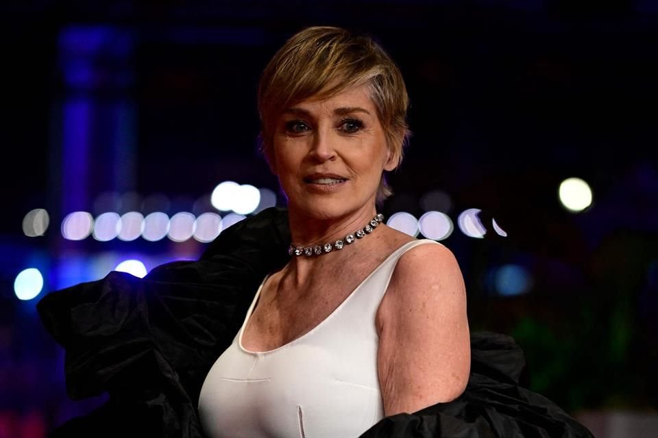 Sharon Stone confesó que estuvo bajo la presión del productor Robert Evans para que tuviera sexo con el coprotagonista de la cinta 'Sliver'.