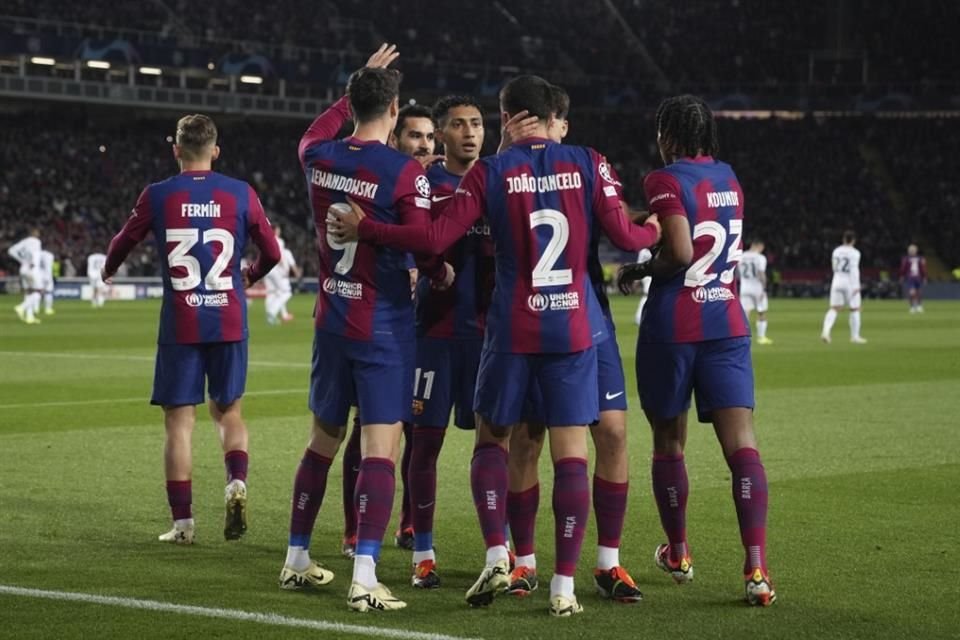 El Barcelona clasificó a Cuartos de Final de Champions League por primera vez en cuatro años, tras vencer 3-1 (4-2 global) al Napoli.