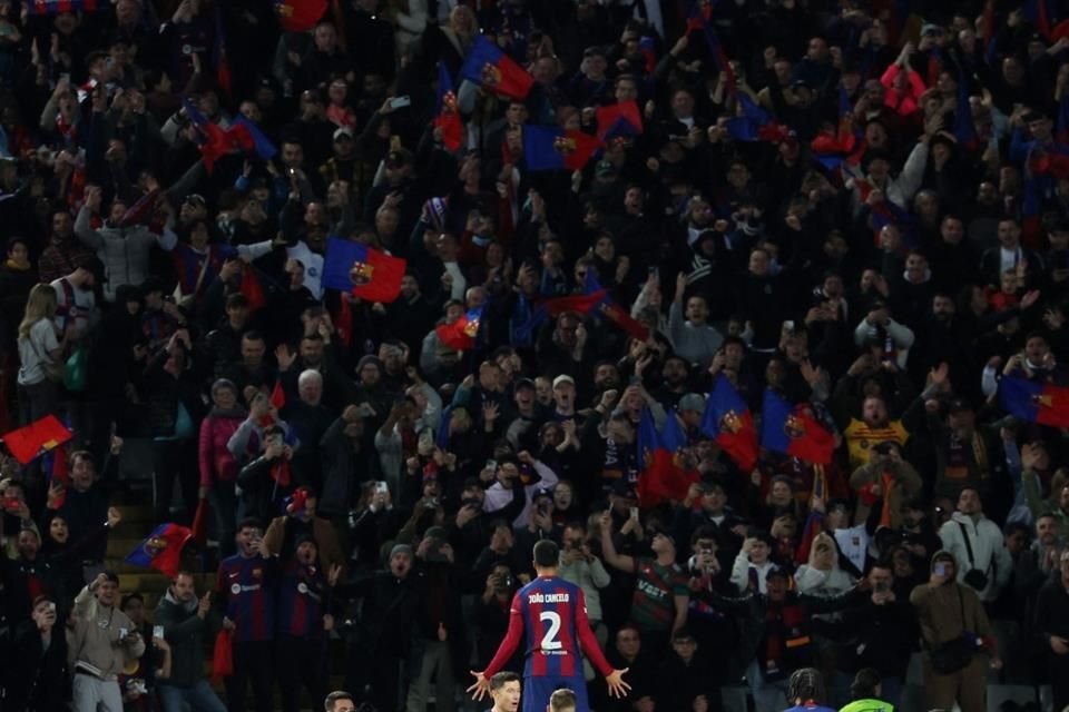 El Barcelona clasificó a Cuartos de Final de Champions League por primera vez en cuatro años, tras vencer 3-1 (4-2 global) al Napoli.
