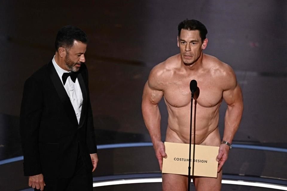 Jimmy Kimmel felicitó a John Cena por el éxito del momento en la ceremonia de la Academia.