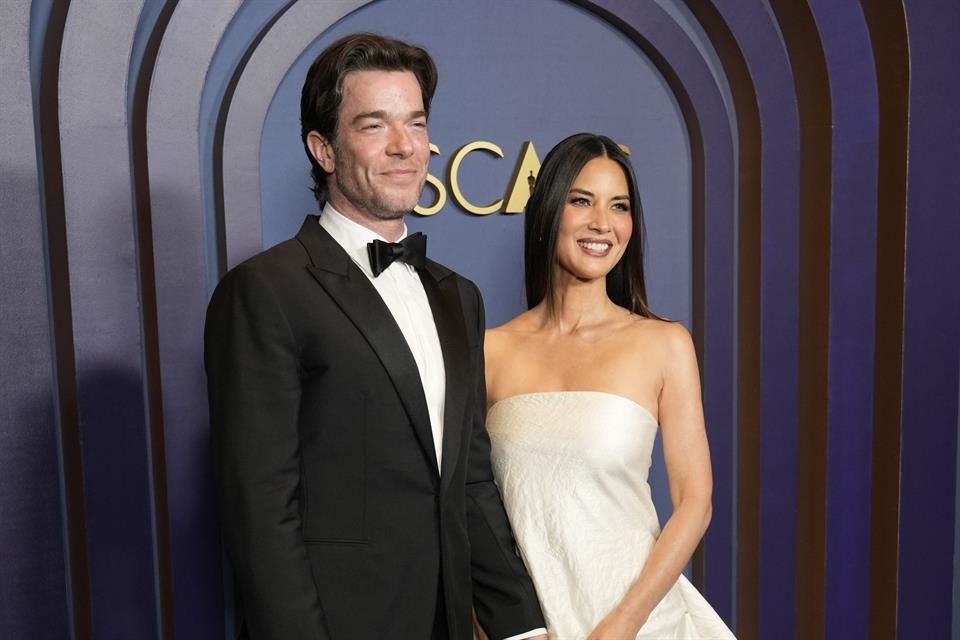 Olivia Munn agradeció el apoyo total de su pareja, John Mulaney, durante las cirugías.