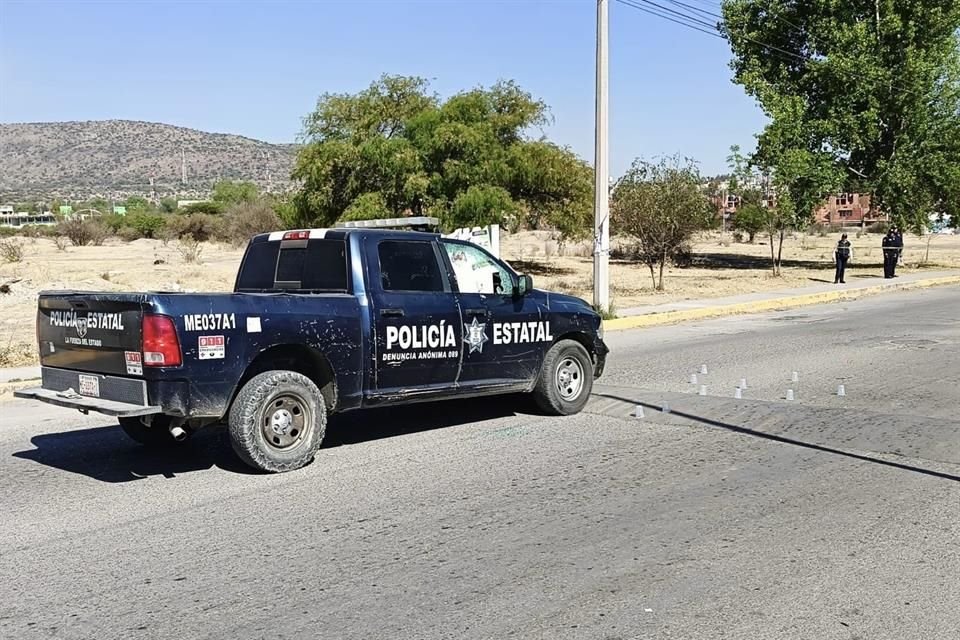 Los agresores les dispararon desde un automóvil y al menos uno de los uniformados falleció en el sitio.