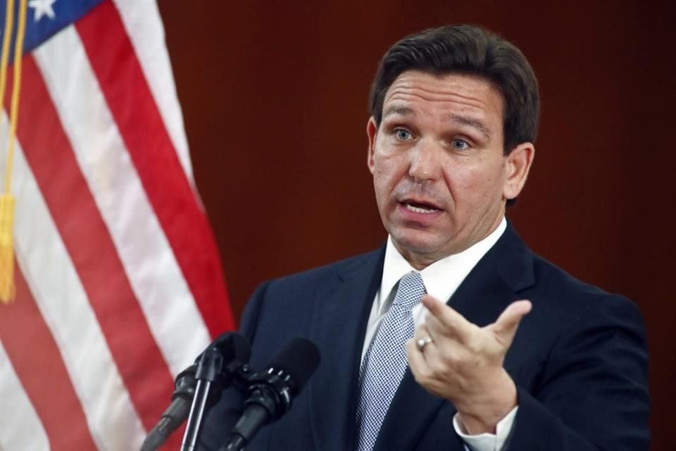 El Gobernador de Florida, Ron DeSantis, durante una rueda de prensa el 7 de marzo del 2023.