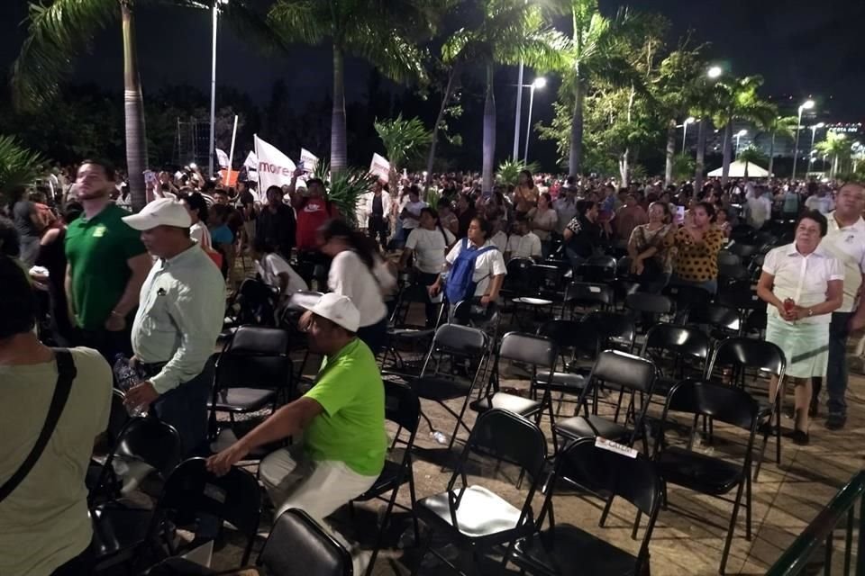 Sheinbaum agradeció la espera de las personas que se quedaron al mitin.