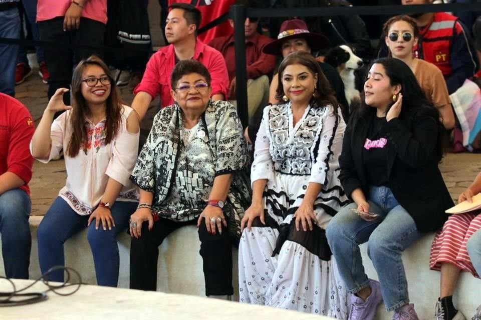 En el evento, estuvo presente Ernestina Godoy, ex fiscal y candidata a senadora.