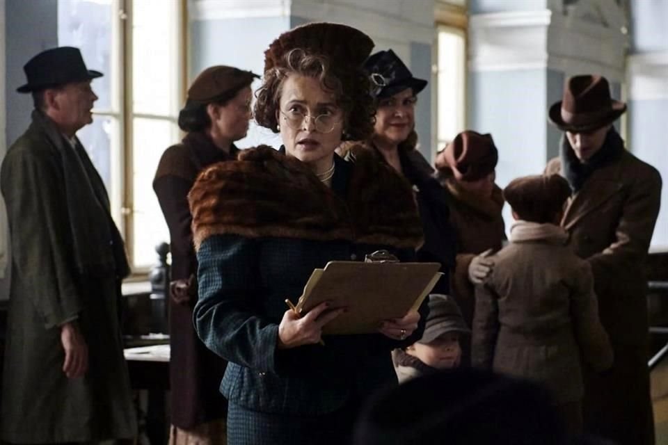 Helena Bonham Carter forma parte de esta cinta histórica y dramática.