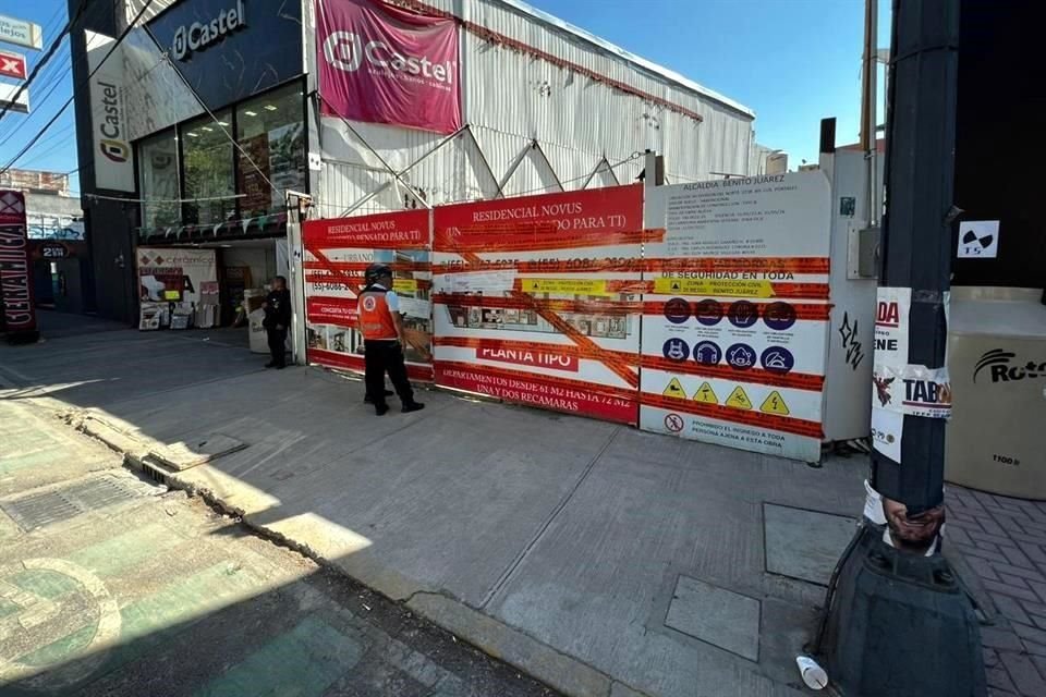 Los sellos fueron colocados luego que filtraciones de agua, cemento y material cayeron al interior de la línea 12 del Metro.