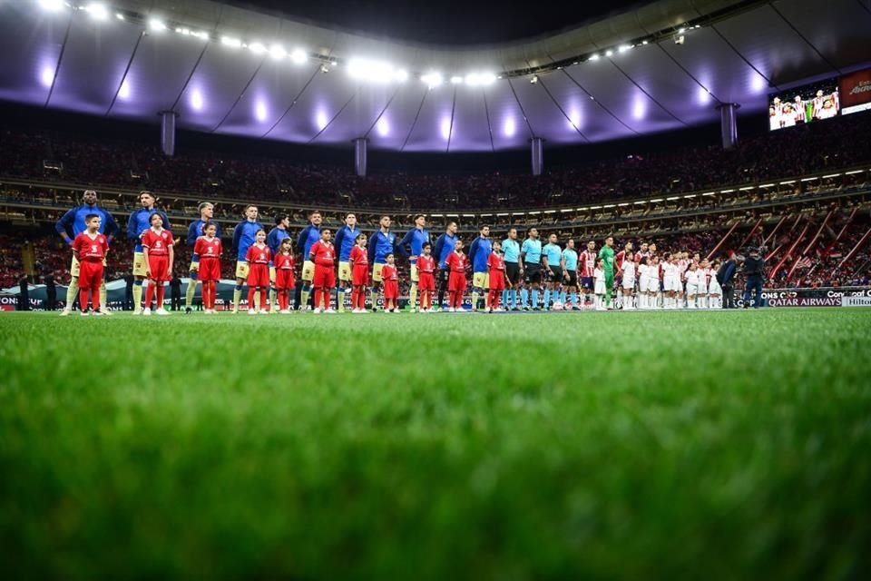 Tras un triunfo por bando en la serie de Concacaf, Chivas y América se enfrentan, ahora en la Liga MX.