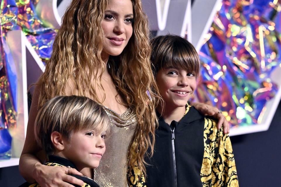 Shakira asegura que sus hijos han transformado el dolor en creatividad.