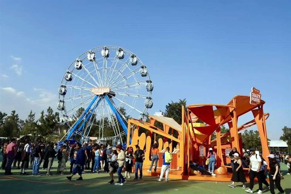 Los tradicionales juegos mecánicos no faltaron.