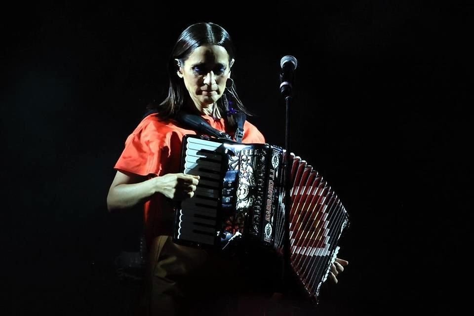 Julieta Venegas brindo poco más de 90 minutos de su música como parte del festival Tiempo de Mujeres.