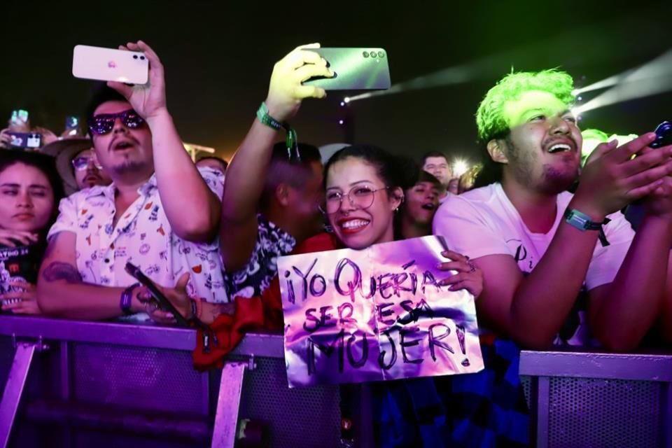 La gente se empezó a aglutinar al grado de saturar el lugar y que no cupiera ningún alma.