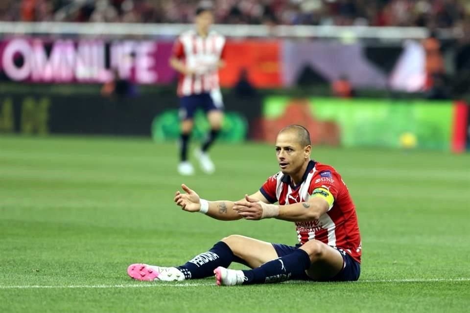 Chicharito no pudo anotar en ninguno de los tres clásicos de marzo.