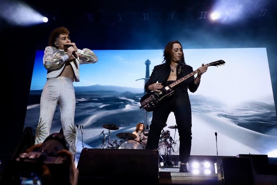 Greta Van Fleet y El Columpio Asesino encendieron el Vive Latino con su rock potente y emocionante, dejando una huella imborrable.