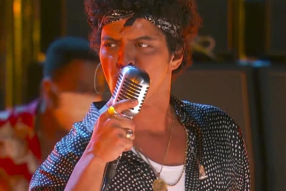 Fuentes afirmaron que el intérprete de 'Treasure' debería ganar 90 millones de dólares (poco más de mil 500 millones de pesos) por show.