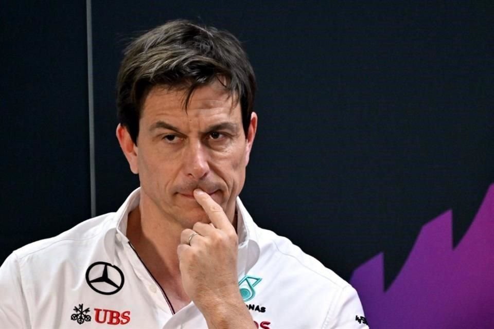 Toto Wolff reveló que no tienen intenciones de hacerse del actual piloto neerlandés de Red Bull.