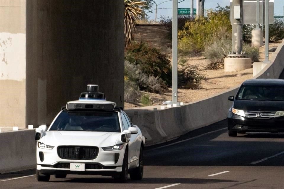 El servicio de transporte autónomo de Waymo también opera en toda la ciudad de Phoenix y San Francisco.