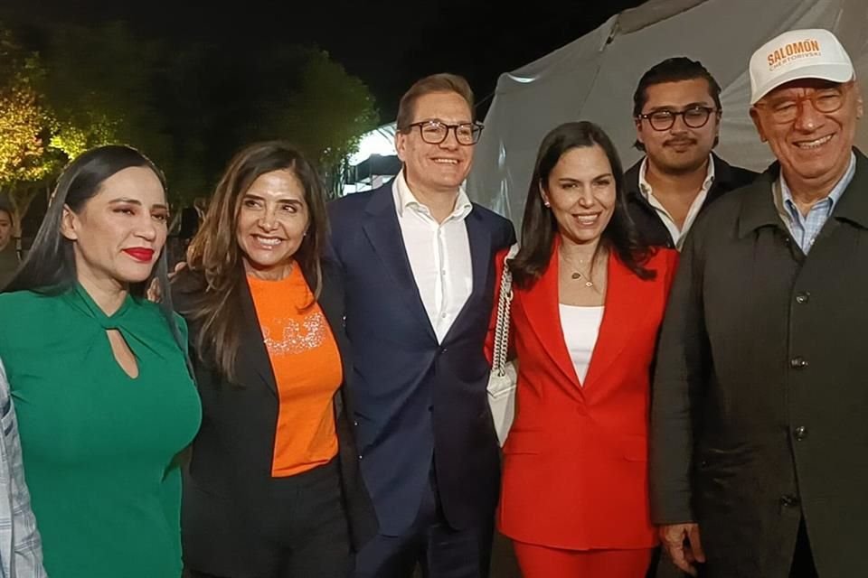 Salomón Chertorivski junto a Sandra Cuevas y Alejandra Barrales, candidatas al Senado. 