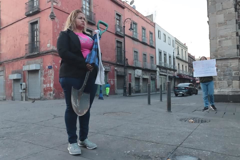 Cecilia Flores, fundadora del Colectivo Madres Buscadoras de Sonora, se presentó en las inmediaciones de Palacio Nacional.