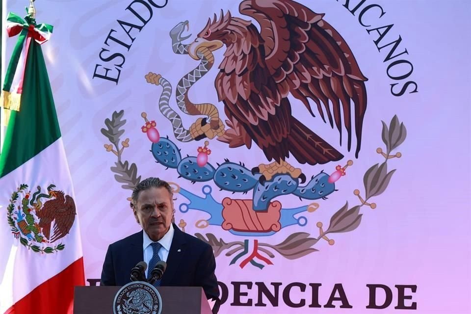 Octavio Romero, director de Pemex, en el acto conmemorativo por un aniversario más de la Expropiación Petrolera.