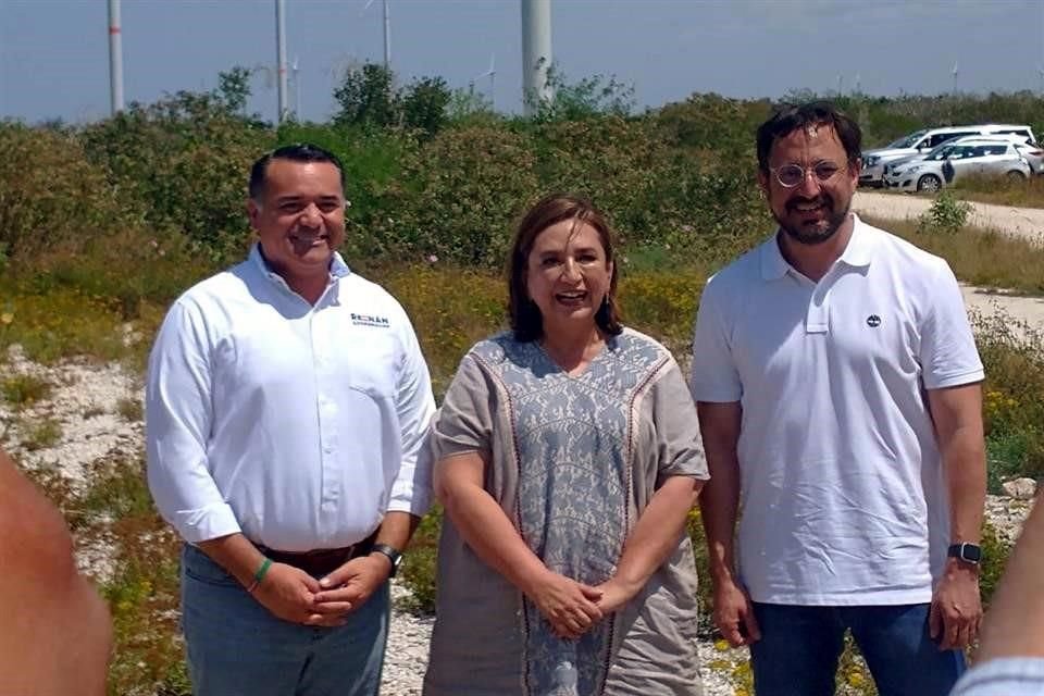 Gálvez visitó un parque eólico en Puerto Progreso.