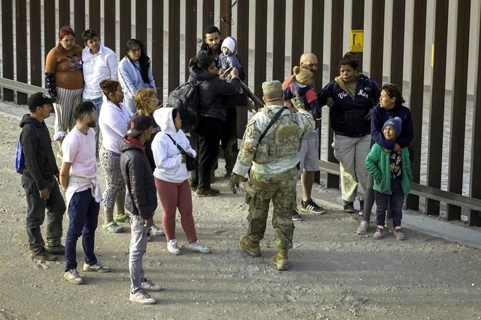 La Suprema Corte de EU levantó una suspensión que permitirá a Texas arrestar a sospechosos de cruzar la frontera con México ilegalmente.