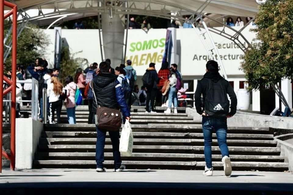 Estudiantes universitarios perciben que se sienten muy seguros al interior de sus campus.