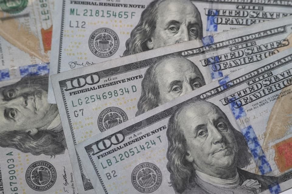 Analistas de Goldman Sachs señalan que el dólar se está comportando menos como un refugio y más como una fuente de volatilidad.