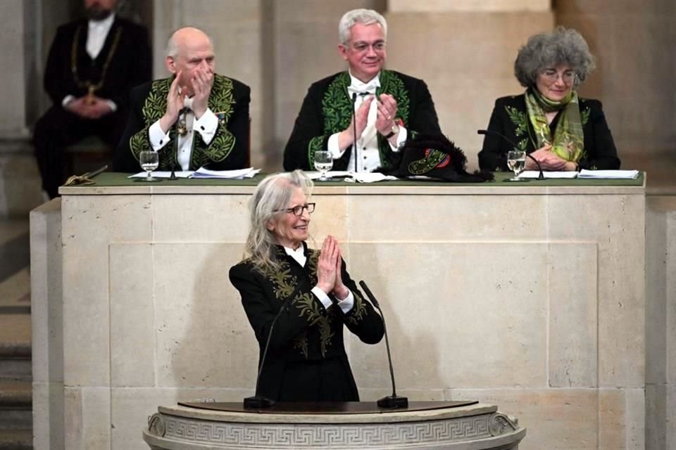 La ceremonia de investidura se realizó en el Palacio del Instituto de Francia, ubicado a orillas del río Sena.