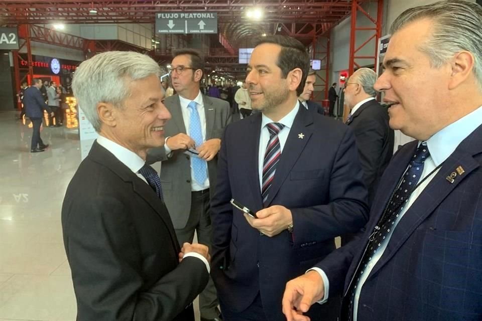 Enrique Zambrano, de Grupo Proeza; José Abugaber, de la Concamin, y Francisco Cervantes, del CCE, al término de la Asamblea Anual Ordinaria de la Caintra.