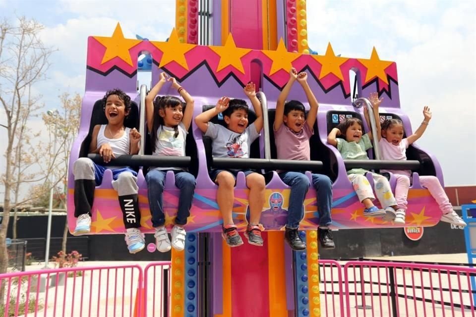 Los visitantes pudieron conocer ayer los primeros 18 atractivos con los que está equipado el Parque Aztlán.