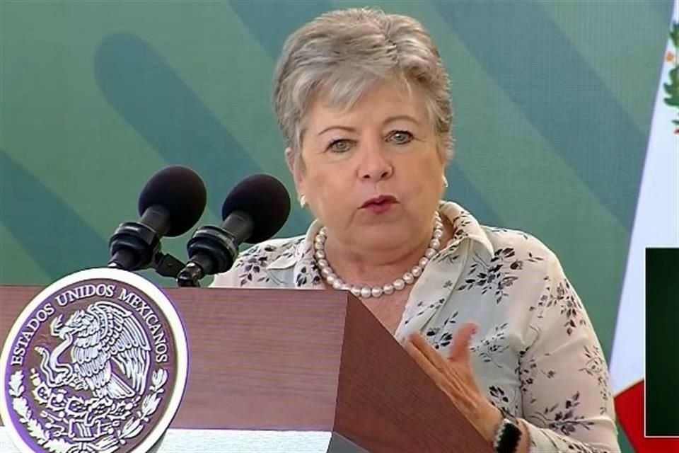 Canciller Alicia Bárcena informó que México le da a venezolanos que son deportados a su país 660 dólares, además de que les buscan empleo.