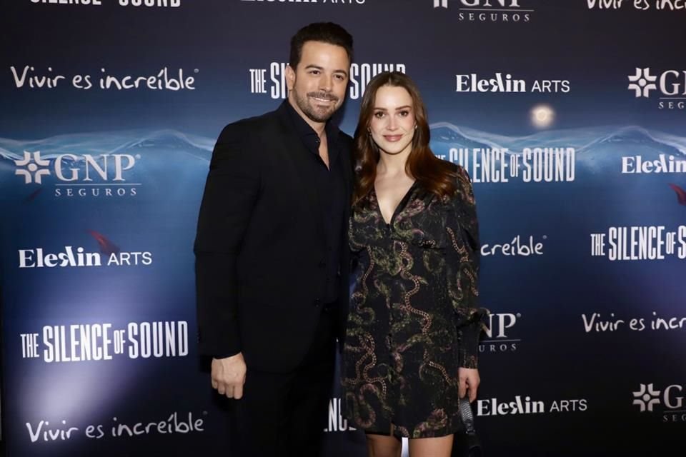 Mane de la Parra y Ligia Uriarte en la alfombra azul del musical 'The Silence of Sound'.