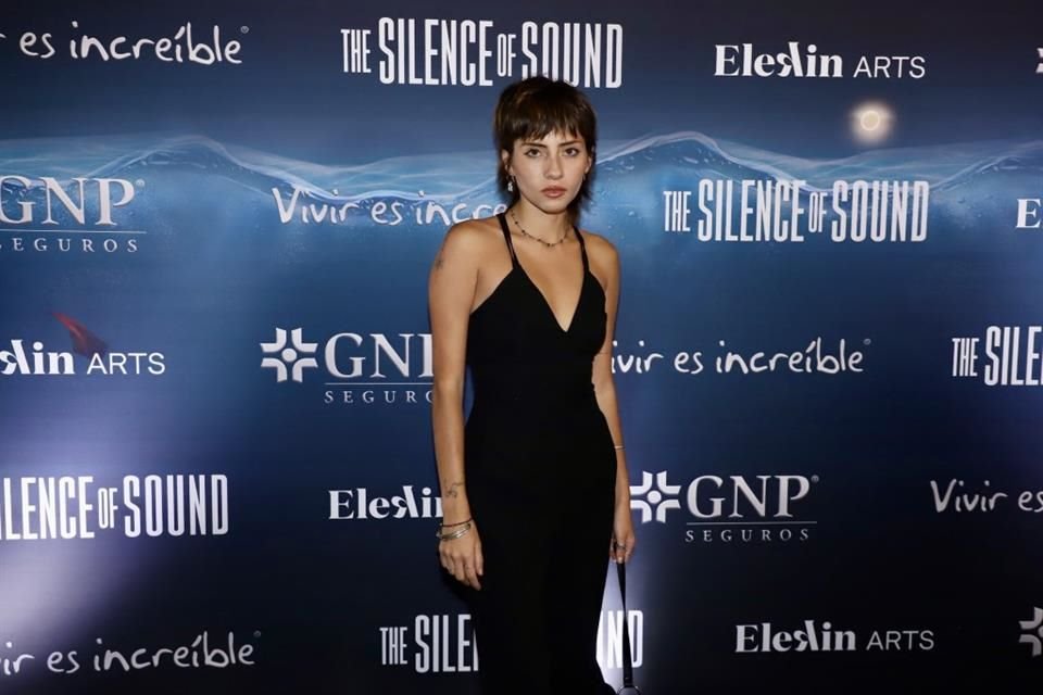 Camila Araiza causó revuelo en la alfombra azul.