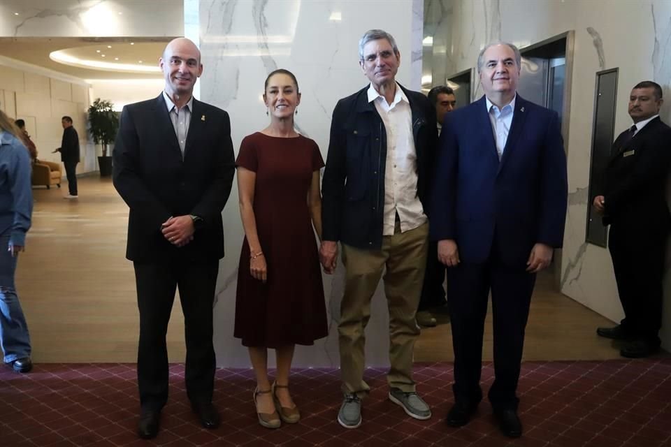 En el evento estuvieron Fernando Canales Stelzer, presidente de Canaco; Claudia Sheinbaum y su esposo Jesús María Tarriba, además de Héctor Villarreal, director de Canaco