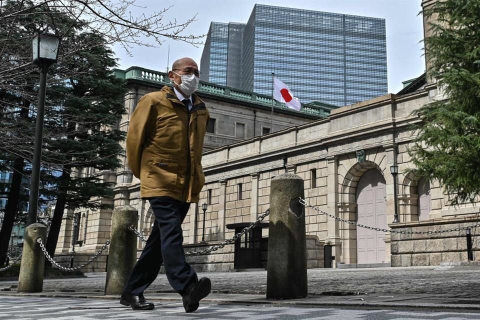 El BOJ elevó su tasa de política monetaria a alrededor del 0.25 por ciento desde un rango de 0 a 0.1 por ciento, según su comunicado del miércoles.