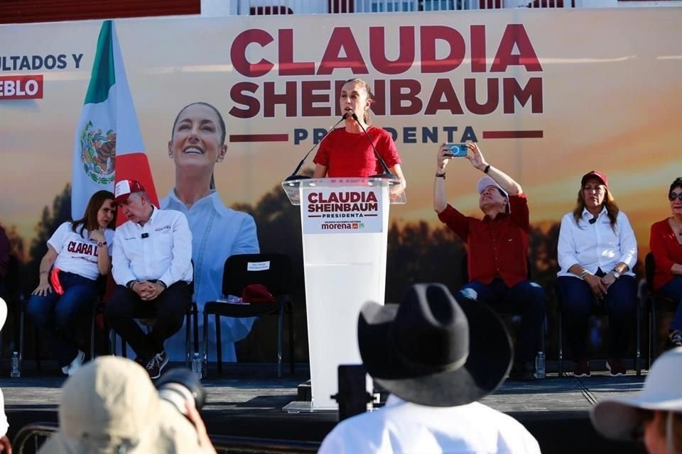 El evento, que inició cerca de las 17:15 horas, se llevó a cabo en la Plaza principal del municipio.