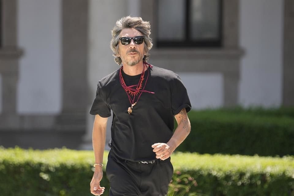 Pierpaolo Piccioli, director creativo de Valentino, finalizó su cargo en la firma italiana tras 25 años; anunciarán nueva organización.