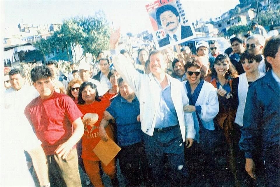 Procedente de la Paz, y acompañado de su equipo, Colosio llegó al evento en la Colonia Lomas Taurinas, en Tijuana, pasadas las 16:00 horas.