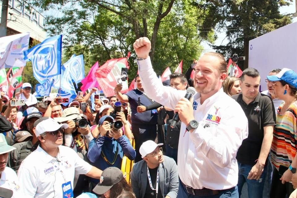 'La gente en Cuajimalpa pasa horas esperando llegar a su casa, a su trabajo, con su gente, con su familia. Queremos darle mejor y mayor movilidad', señaló Taboada. 