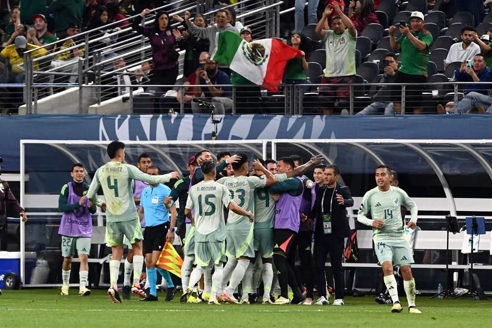 México venció a Panamá en las Semifinales.