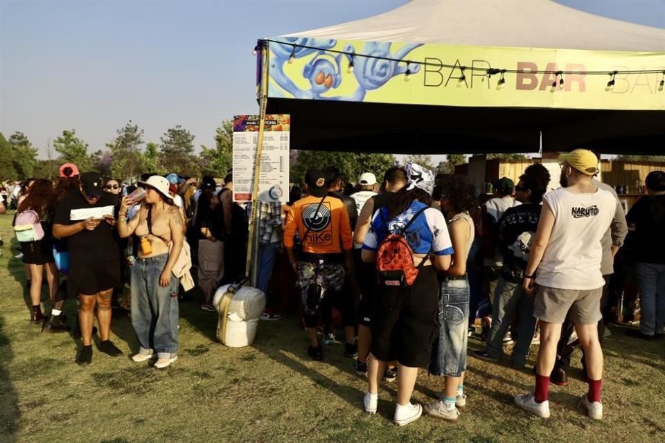 El festival cuenta con varios puntos de bares y selecciones gastronómicas.