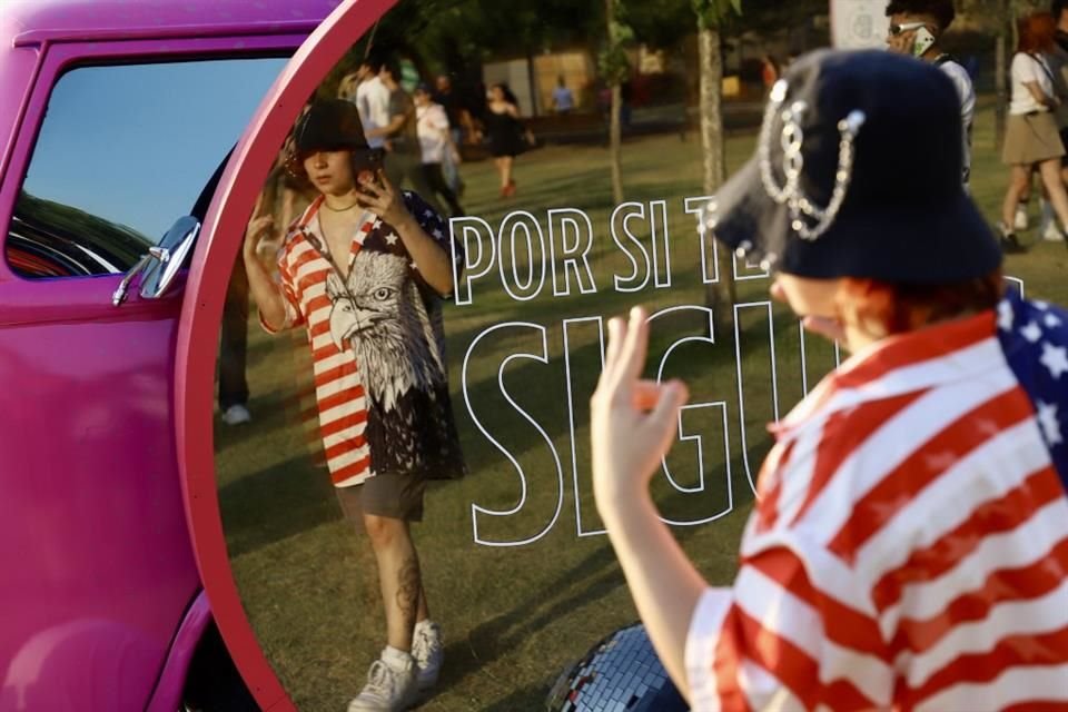 Los gorros pesqueros y las gorras predominaban en el evento.