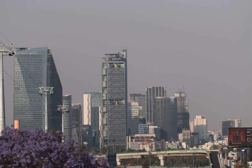 Debido a la mala calidad del aire, autoridades recomendaron evitar actividades al aire libre entre las 13:00 y las 19:00 horas.